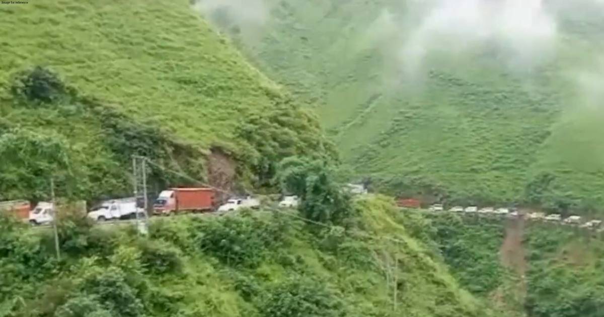 Himachal Pradesh: Kullu-Mandi Highway damaged after heavy rainfall, vehicles stranded